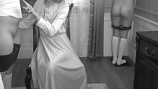 Urine fetish babe masturbates in her pee