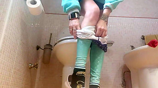 Watching in the Bathroom Is Not Allowed!...but It's Wonderful to Hear Her Fart!