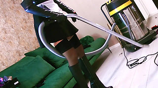 Babysitter Vacumming