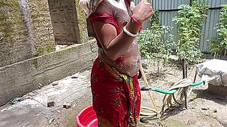 Bhabhi Took a Video While Taking a Bath