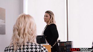 Boss slut Ariel X loves to be bonded