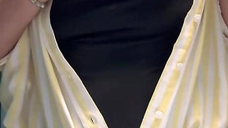 Desi Bhabhi Selfie boobs show