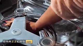 (Phoenix Marie) gets stuck in the dishwasher (johnny) pulls out her for a price - brazzers