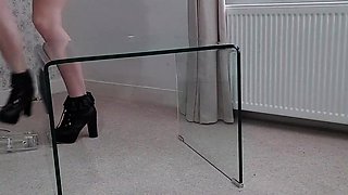 Cumshot amateur MILF suck and jerks dude in the bedroom