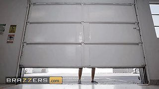 Brazzers - Gianna Dior has some playful time with the mechanic Bella Rolland when her fellow arrives & joins for a three-way