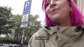 Luring Alex Bee and Bee - outside trailer - Public Agent