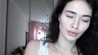 Cute amateur webcam teen girl toying pussy on webcam