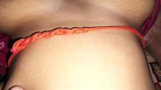 Desi sister-in-law washed the bed of pussy hole in a different style.