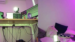 Pretty redhead webcam masturbation show