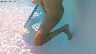 Ehibitionist nudist girl in public swimming