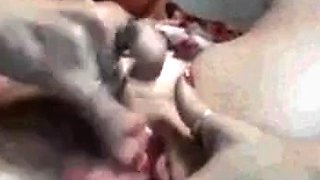 Deutsche Amateurin reibt sich vor der Webcam die Muschi