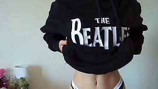 Redhead babe strips, fingers and talks dirty on webcam