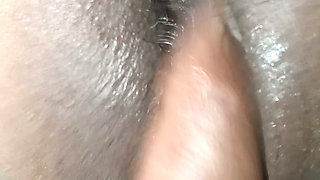 Larki ka dekhye kaise pane niklta hai or usko dekh ke kaise kgraa hotaaa hai
