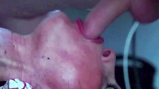 Deep Throat Close-Up einer deutschen Amateurin