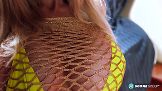 Big-busted Bikini Babe Billi Bardot's Boat Boning