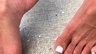 Amateur Foot Fetish Girlfriend Sucks and gives a Footjob