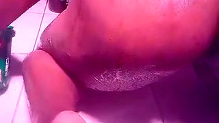 Nyazim bathing and tweaking while filming myself makes me confident