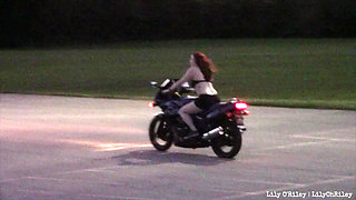 Bikini Sportbike Riding (wmv)