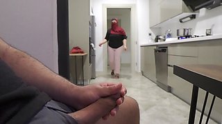 Risked jerking off watching his big ass stepmom in the kitchen