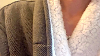 Pissing Pussy on the Toilet Sexy Hana Chan Cute Girl Petite