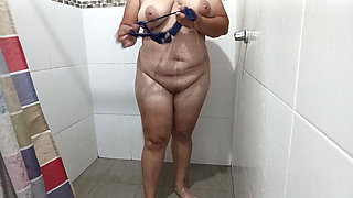 What a Delight of a Body This Sexy Girl Has While Taking a Shower I Record Her Without Her Realizing She Has Big Rich Tits
