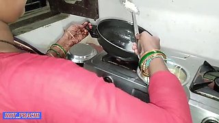 Hot Prachi Hard Fuck in Kitchen - Big Ass Desi Bhabhi Cooking Maggie