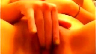Sexy body fingers to an orgasm