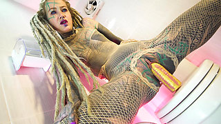 Alternative TATTOO model solo PISS action