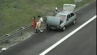 Riskantes Autobahnabenteuer eines deutschen Paares