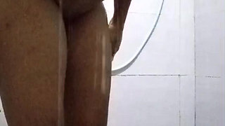 Sri lankan girl bathing