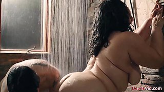 Big tit nuru masseuse satisfies customer