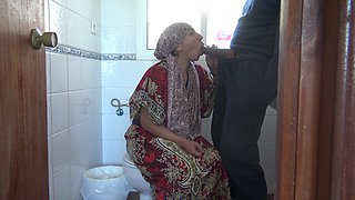 Kurdish Turkish MILF Sucks Her First Big Black Cock During Her Lunch Break