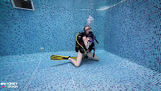 Underwater Dildo Fucking in Scuba Gear