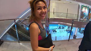 Amateur Thai hottie gets intense toy play in a sizzling hotel hookup