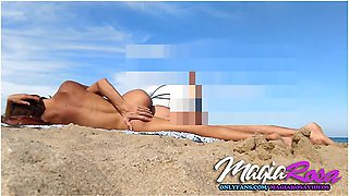 Girl With Awesome Ass Filmed In A Public Beach