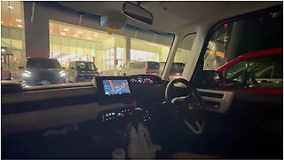 A Perverted, Big-breasted Milf Who Masturbates In The Car In Public Even If A Young Man Sees Her