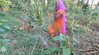 Desi Wife Outdoor Fuck with Young Boyfriend - Public Sex Mood