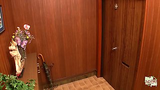 Lucky Man And Rina Koda - Even If He Has A Broken Arm, This Knows How To Properly A Nurse