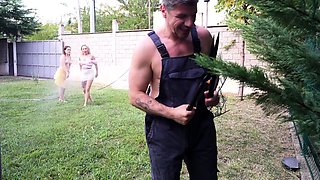 A daring gardener pesters the daughters of the house owner.
