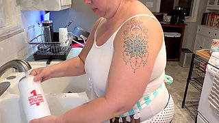 Hot Mom Maxine in apron washing the dishes and stripping, masturbating and squirting plus wet t-shirt - SO HOT!!!
