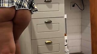 EMPLOYEE WORE A SKIRT TO PROVOKE HER BOSS IN EXCHANGE FOR A