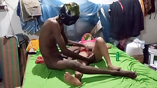 Padosi desi aunty ki chut mein ungali kiya bade maje se