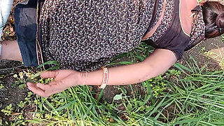 Desi sister-in-law is poking her fat ass in the field and putting her fingers in the beautiful buttocks in front of her brother-