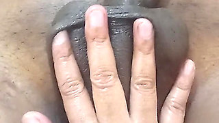 Lund ka pani nikal diya bhabhi ne hila hila kar kala lund pura nichod diya