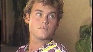 Hot brunette spreads her legs in jacuzzi and gets her pussy licked deep and fast