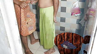 Desi Indian thirsty sister-in-law left while bathing