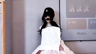 Asian amateur with white stockings toy fucking her clit