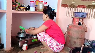 Aunty in a school uniform gives a wild experience