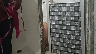 Desi India hot bhabhi washroom mein to chhod do