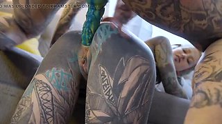 Big Boobs Burlesque Beauty Gets Strap-On Anal Fuck with Lesbian Scene